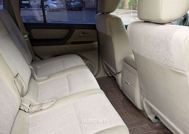 Toyota Land Cruiser 100