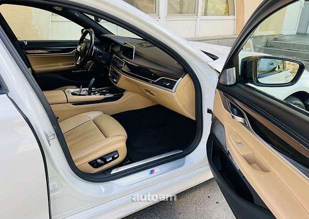 BMW 740
