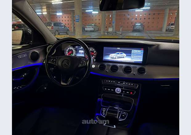Mercedes-Benz E 200