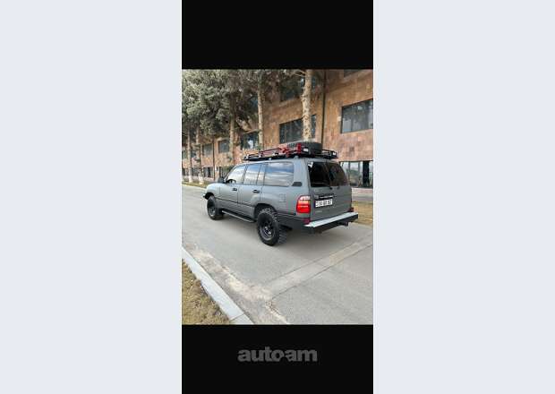 Toyota Land Cruiser 100