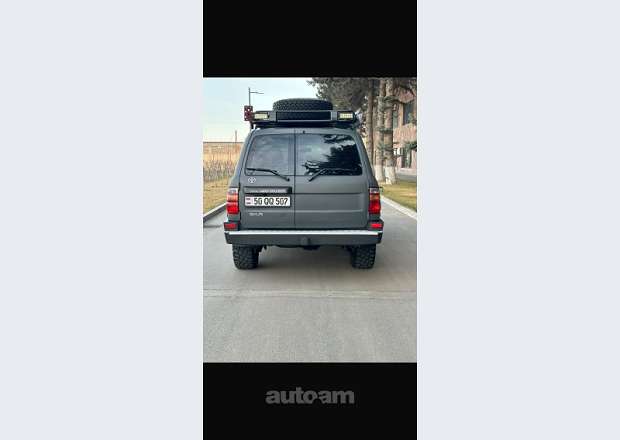 Toyota Land Cruiser 100
