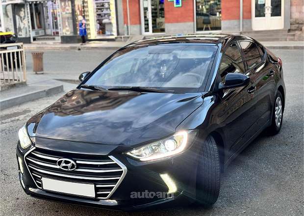 Hyundai Elantra 2019 — фото 1