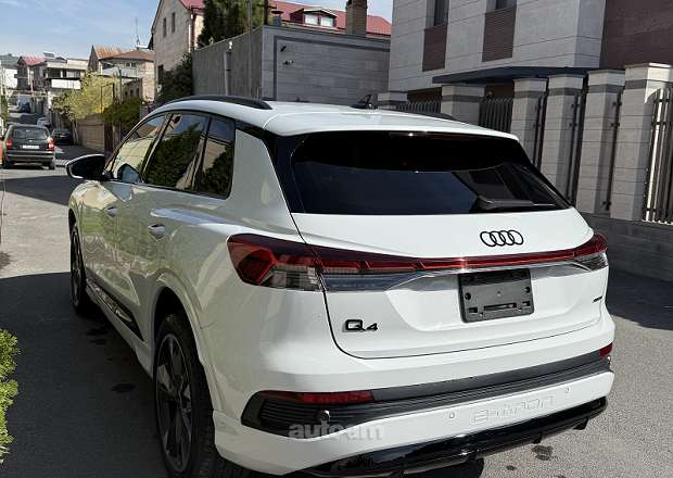 Audi Q4 e-tron 2023 — photo 4