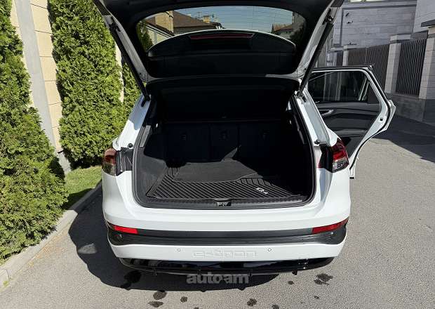 Audi Q4 e-tron 2023 — photo 8
