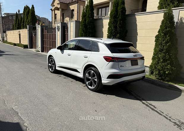 Audi Q4 e-tron 2023 — photo 2