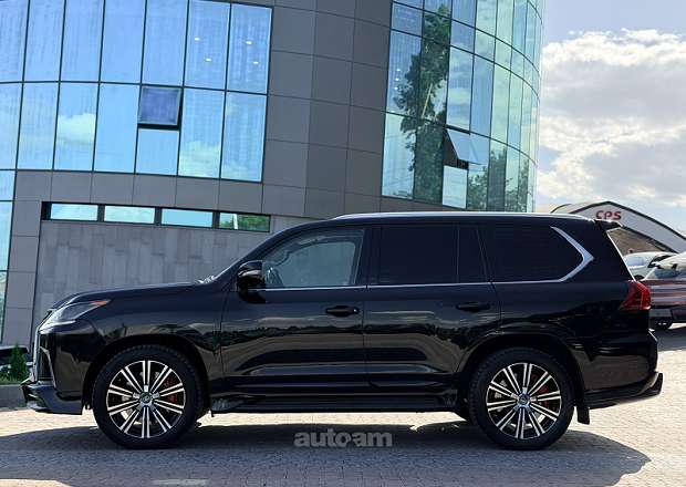 Lexus LX 570 2017 — photo 14