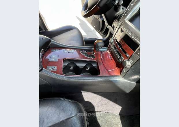 Lexus LS 460
