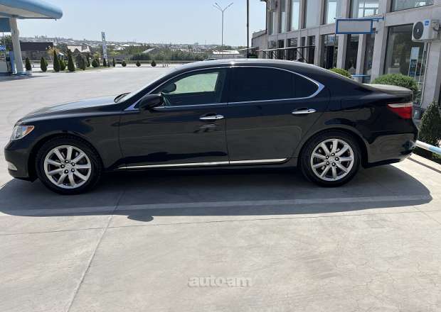 Lexus LS 460