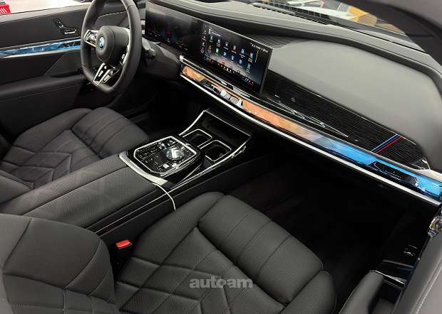 BMW i7