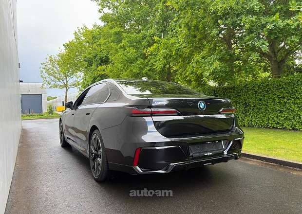 BMW i7