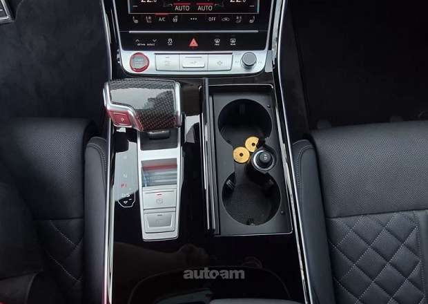 Audi S8/R8
