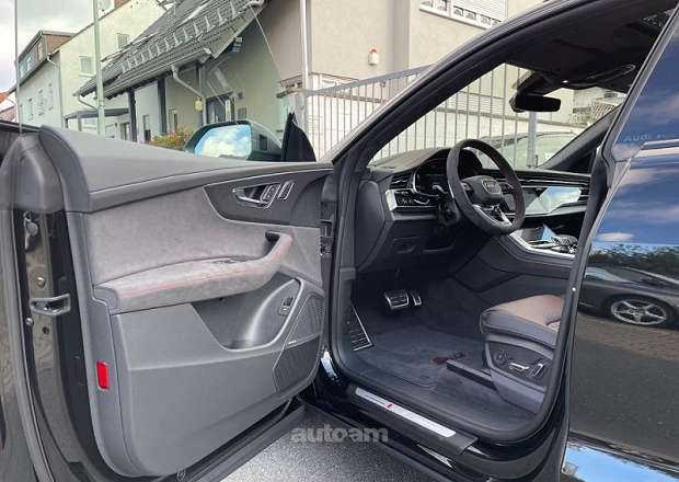 Audi RSQ8