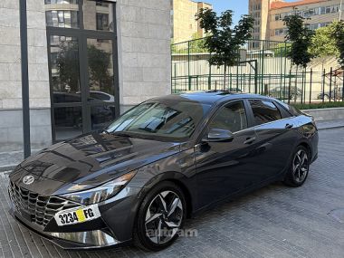 Hyundai Elantra  2021 