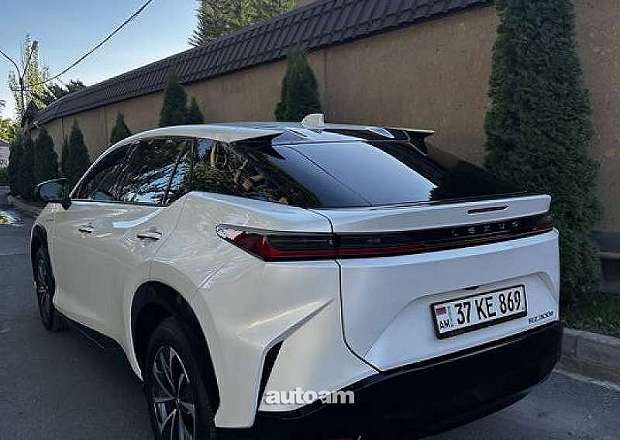 Lexus RZ 300