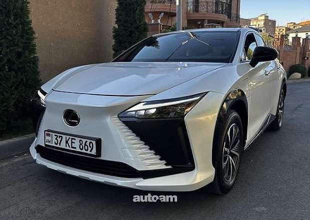 Lexus RZ 300