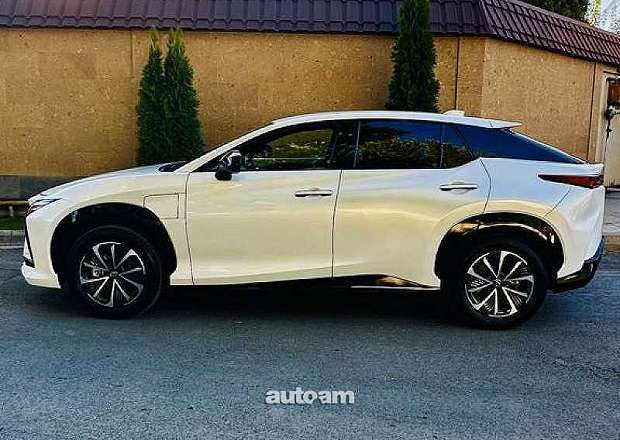 Lexus RZ 300