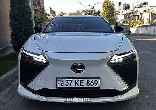 Lexus RZ 300