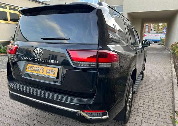 Toyota Land Cruiser 300