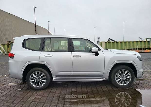 Toyota Land Cruiser 300
