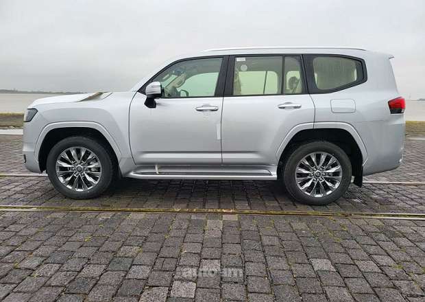 Toyota Land Cruiser 300