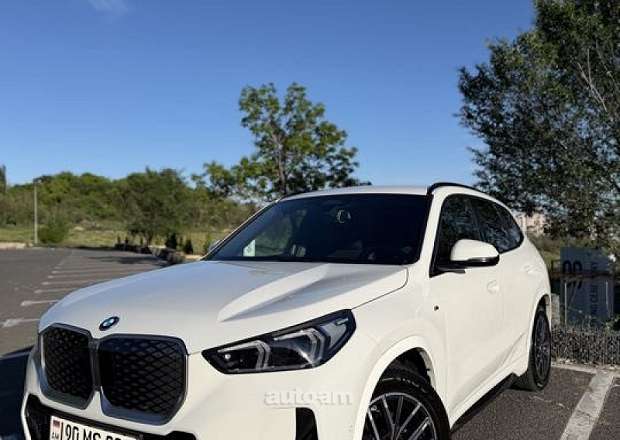 BMW iX1