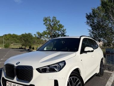 BMW iX1  2024 