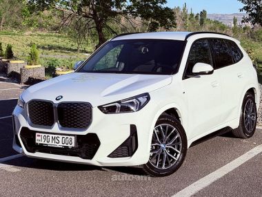 BMW iX1  2024 