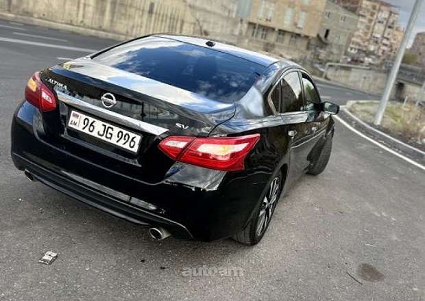 Nissan Altima