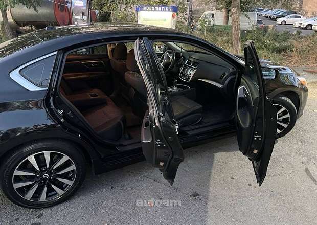 Nissan Altima