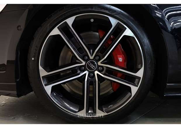 Audi S8/R8