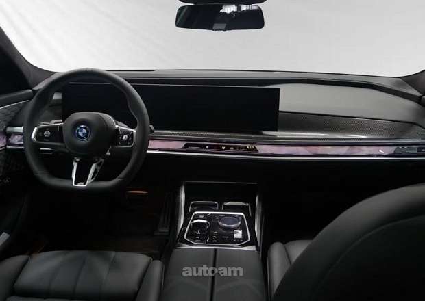 BMW i7