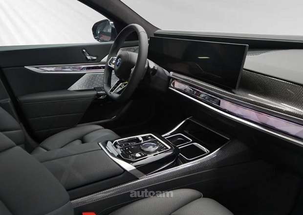 BMW i7
