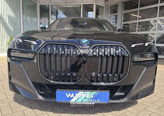 BMW i7
