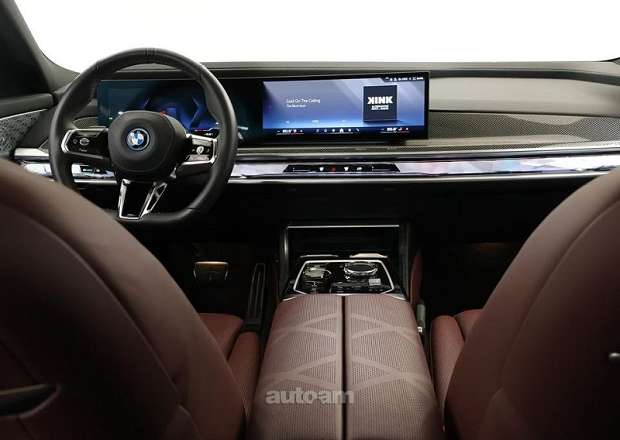 BMW i7