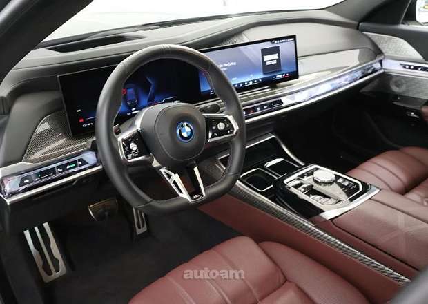 BMW i7