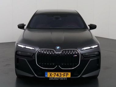 BMW i7  2023 