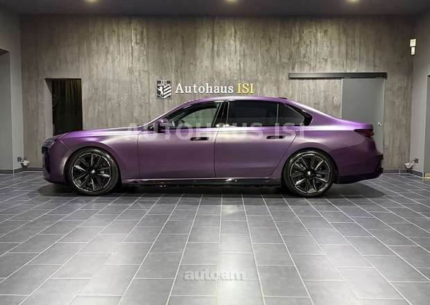 BMW i7