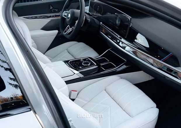 BMW 740