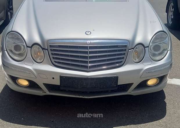 Mercedes-Benz E 240