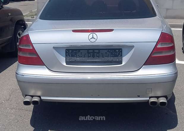 Mercedes-Benz E 240