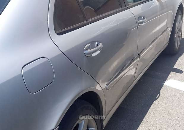 Mercedes-Benz E 240