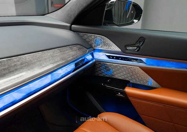 BMW i7