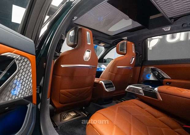 BMW i7