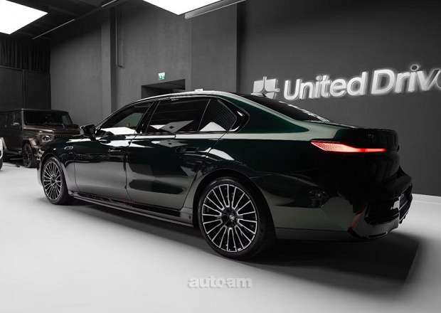 BMW i7