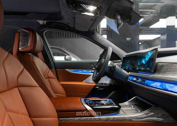 BMW i7
