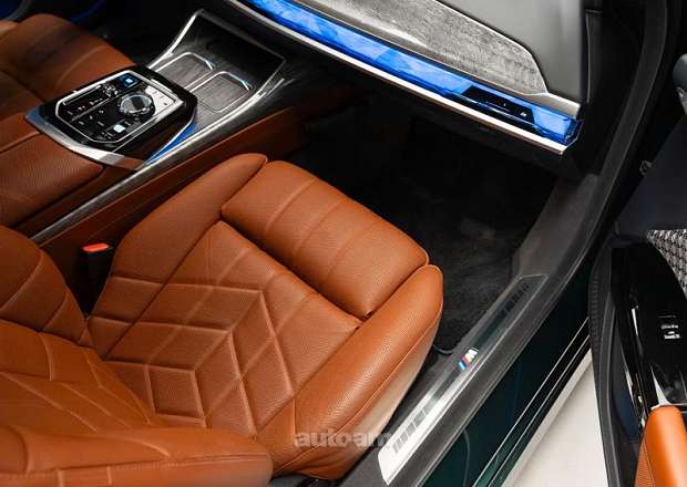 BMW i7