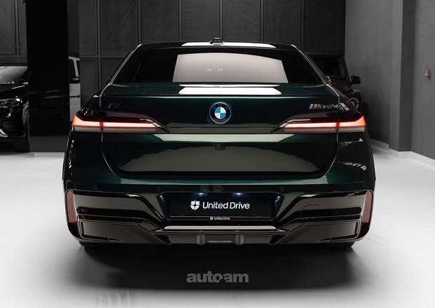 BMW i7