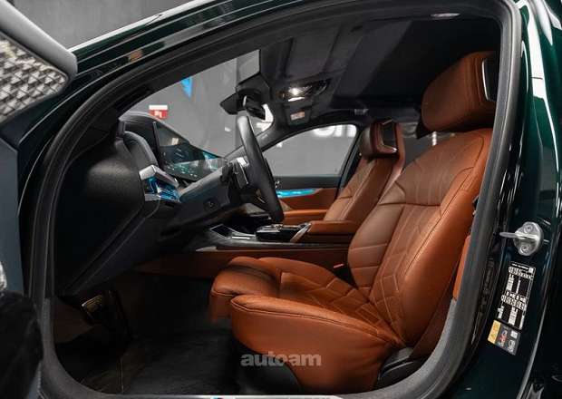 BMW i7