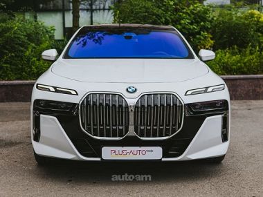 BMW 740  2025 