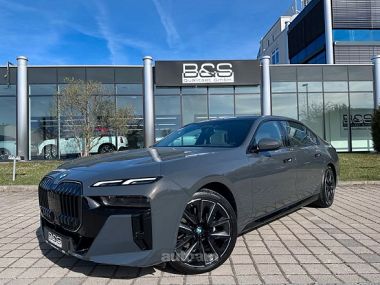 BMW 740  2025 